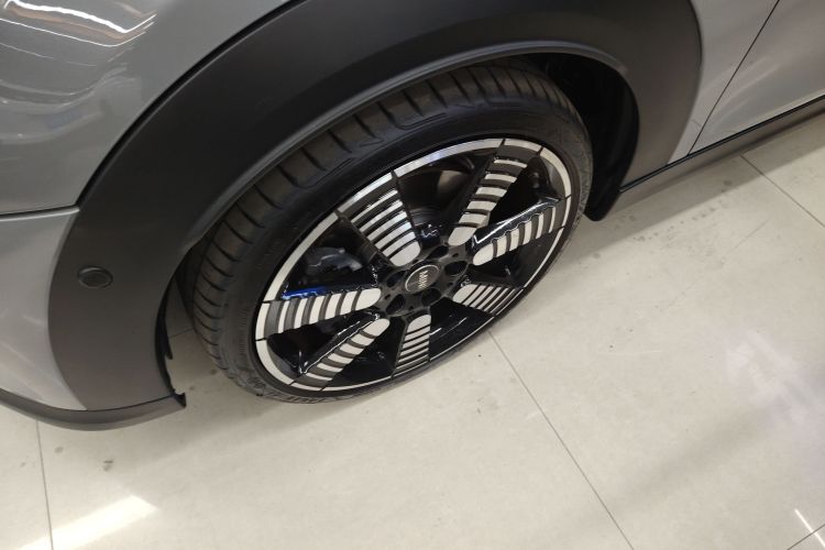 MINI 2023款 2.0T COOPER S 艺术家 五门版车身外观6007