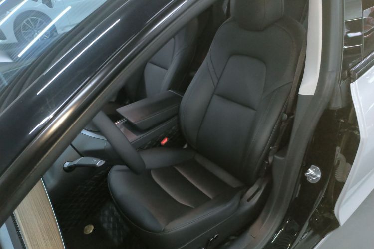 特斯拉 Model 3 2022款 后轮驱动版局部细节19