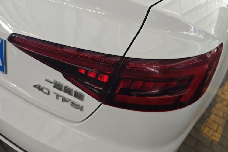 奥迪A4L 2018款 30周年年型 40 TFSI 时尚型车身外观9