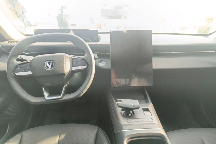 长安 逸动 2025款 蓝鲸 1.5T 500Bar尊贵型中控内饰12