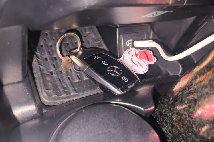 奔驰E级 2017款 E 200 L 运动型 4MATIC中控内饰7001