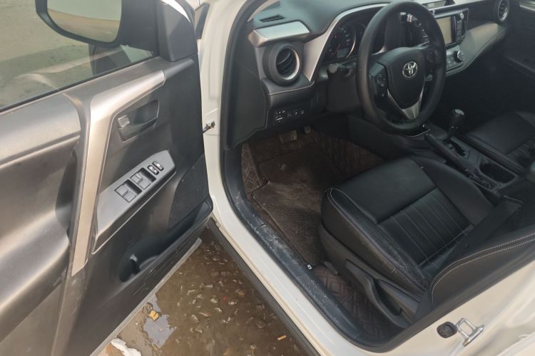 丰田 RAV4荣放 2018款 2.0L CVT两驱风尚X版中控内饰7003