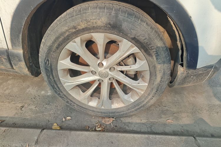 中华V3 2015款 1.5L 手动基本型车身外观10