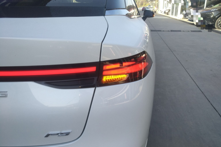 小鹏P5 2024款 500Plus版车身外观9