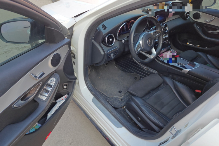 奔驰C级 2019款 C 260 运动版中控内饰20