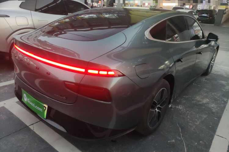 小鹏P7 2023款 P7i 702 Max车身外观7