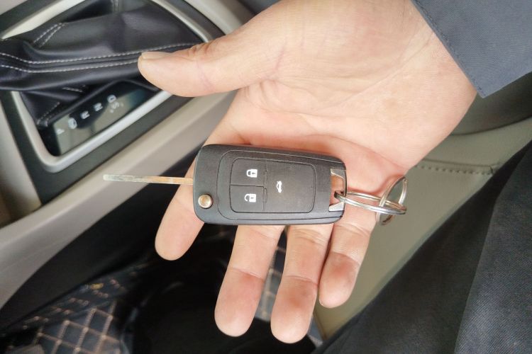 别克 英朗 2017款 18T 双离合精英型中控内饰11