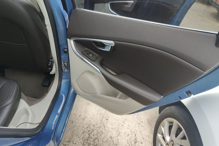 沃尔沃V40 2016款 T3 智逸版中控内饰45