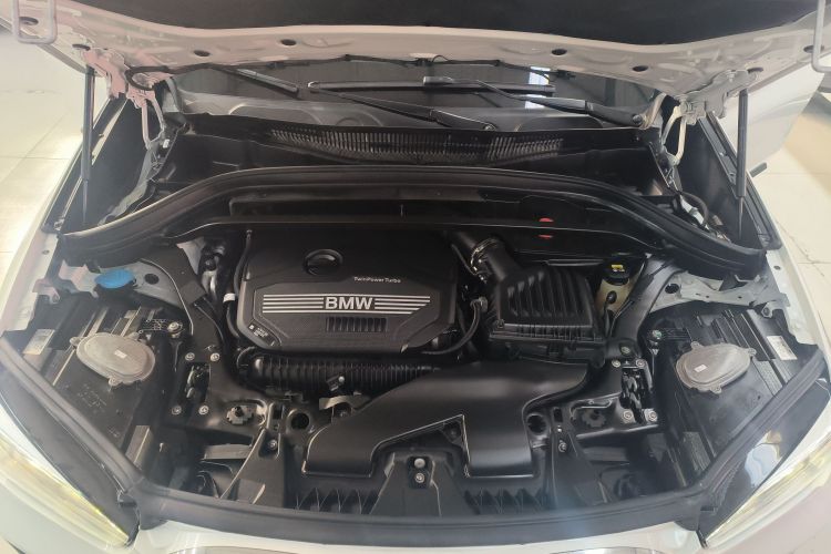 宝马X1 2021款 sDrive25Li 领先型机舱底盘24