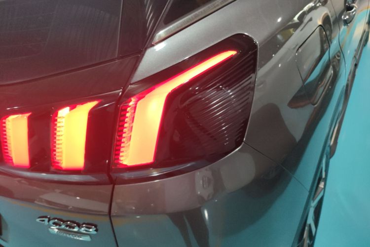 标致4008 2017款 380THP 精英版车身外观9