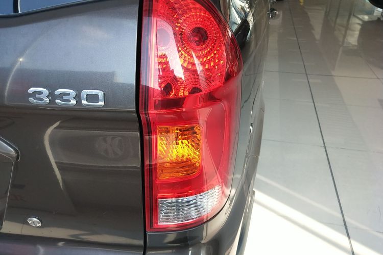 东风风光 风光330 2019款 1.5L手动实用型II 国VI车身外观9