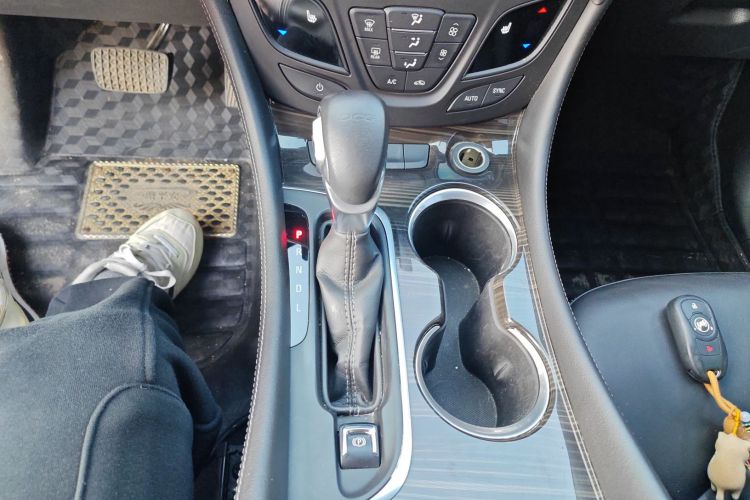 别克 昂科威 2018款 20T 两驱精英型局部细节18