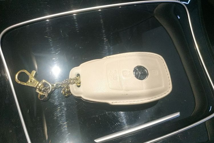 奔驰E级(进口) 2023款 E 300 轿跑车中控内饰7001