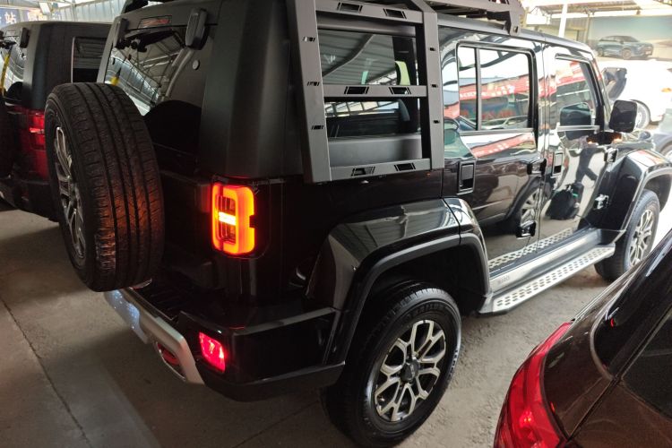 北京越野 北京BJ40 2020款 2.0T 自动四驱城市猎人版侠客型车身外观7