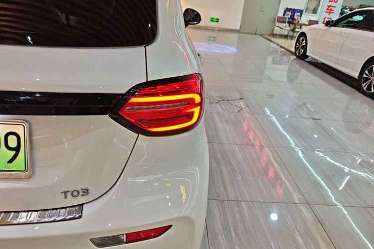 零跑汽车 零跑T03 2024款 200轻享版车身外观9