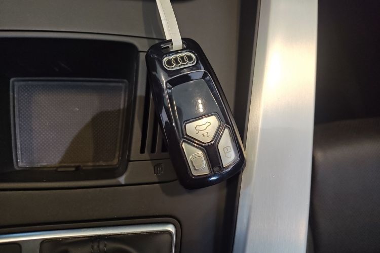 奥迪A4L 2022款 40 TFSI 豪华动感型中控内饰11