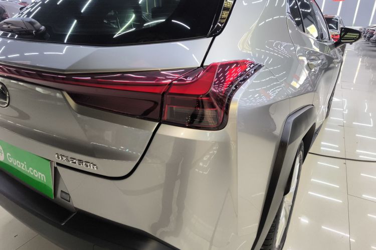 雷克萨斯UX 2022款 260h 探·酷版车身外观6006