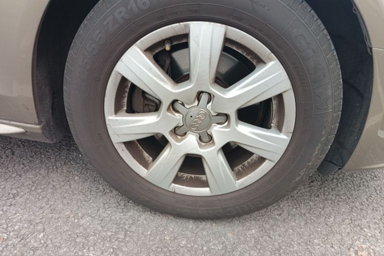 奥迪A4L 2011款 2.0 TFSI 标准型车身外观6007