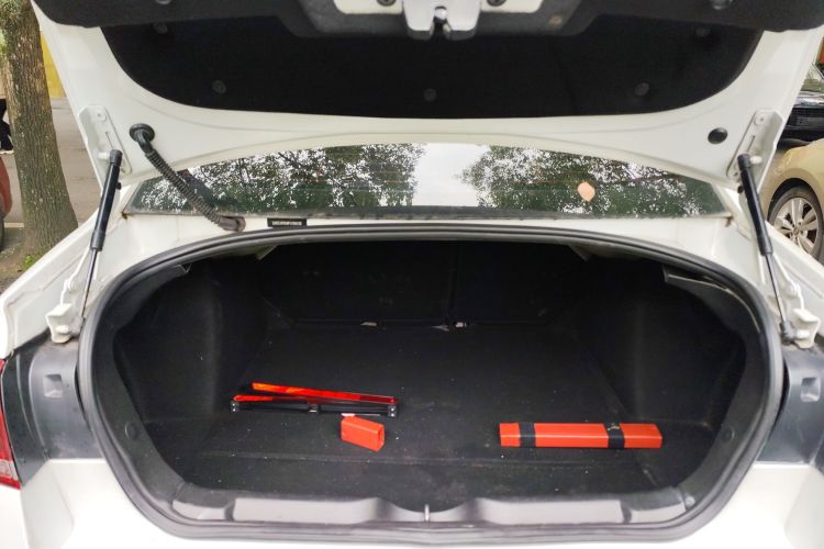 雪铁龙 世嘉 2014款 VTS版 1.6L 自动品尚型机舱底盘23