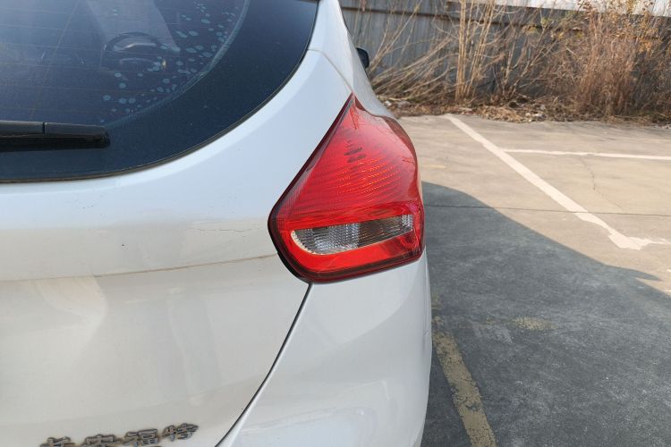 福特 福克斯 2015款 两厢 EcoBoost 125 手动超能风尚型车身外观6006