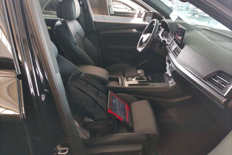 奥迪Q5L 2025款 45周年典藏版 40 TFSI 豪华动感型局部细节41