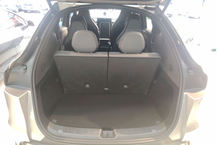 特斯拉 Model Y L 2025款 长续航全轮驱动版机舱底盘23