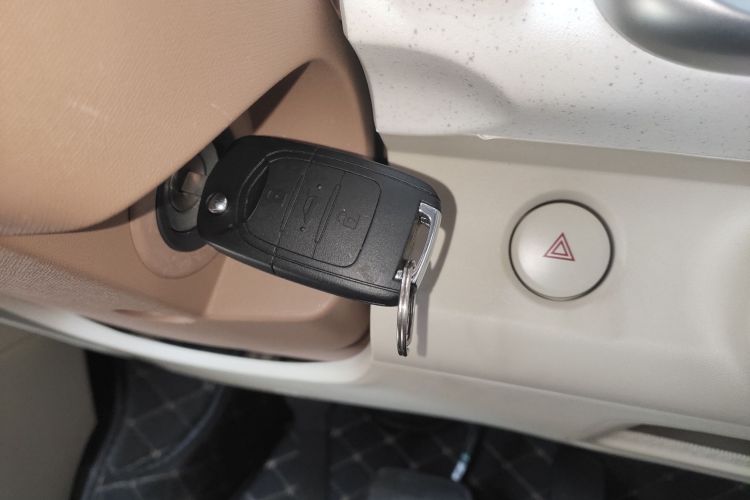 五菱汽车 宏光MINIEV 2024款 第三代 215km 青春版中控内饰7001