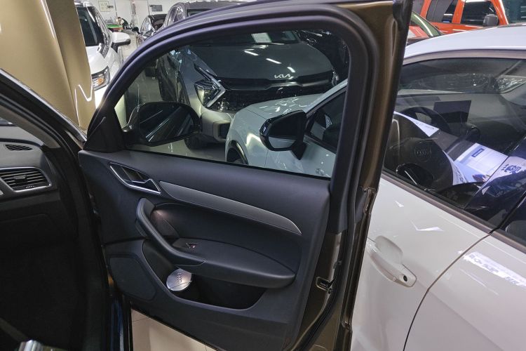 奥迪Q3 2018款 30周年年型 30 TFSI 时尚型中控内饰7005