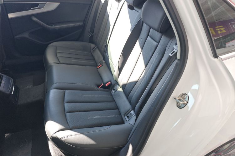奥迪A4L 2020款 40 TFSI 时尚致雅型中控内饰21