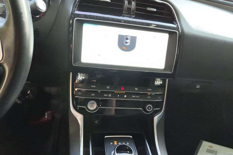 捷豹XEL 2019款 2.0T 200PS 豪华版中控内饰16