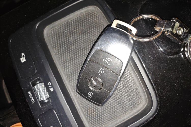 奔驰A级 2020款 A 180 L 运动轿车中控内饰11