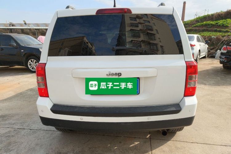 Jeep 自由客 2014款 2.0L 运动增强版车身外观6004