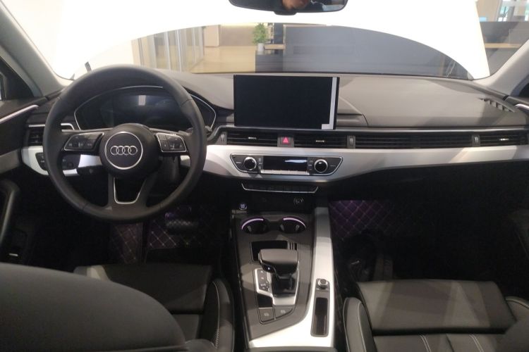 奥迪A4L 2025款 200万辆悦享版 40 TFSI 时尚动感型中控内饰12