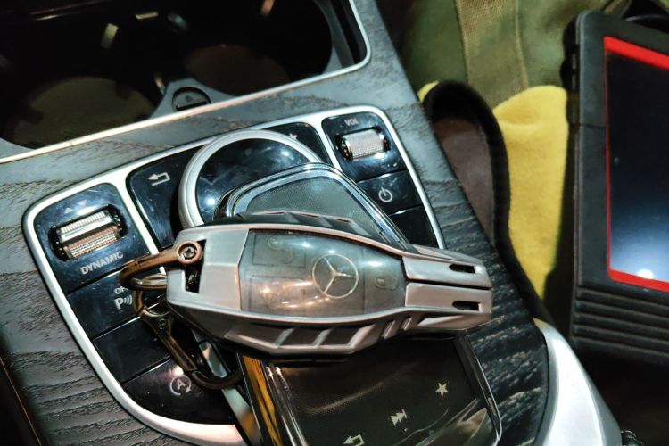 奔驰C级 2018款 C 200 L 运动版中控内饰11