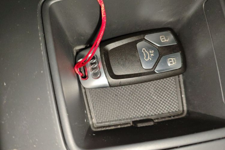 奥迪A4L 2022款 40 TFSI 豪华动感型中控内饰11