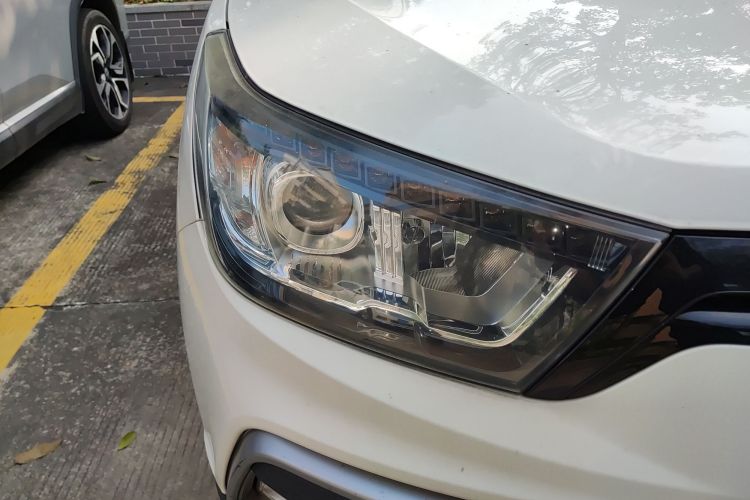 双龙 途凌 2016款 1.6L 汽油 两驱自动豪华版车身外观8