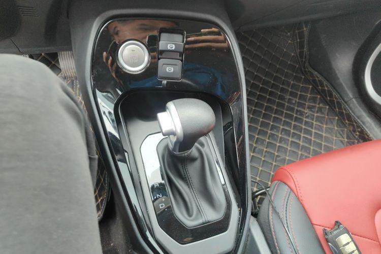 哈弗H2s 2018款 红标 1.5T 双离合风尚型中控内饰18