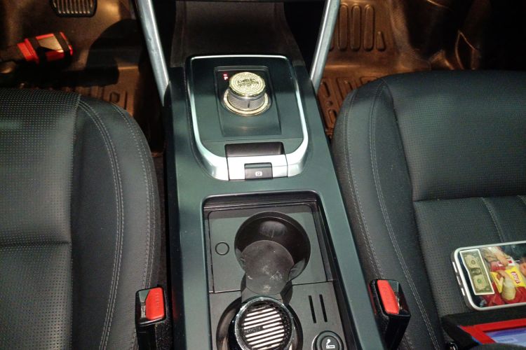 路虎 发现神行 2016款 2.0T SE中控内饰18