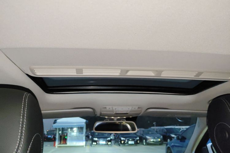 奔驰C级 2015款 改款 C 180 L 运动型中控内饰22