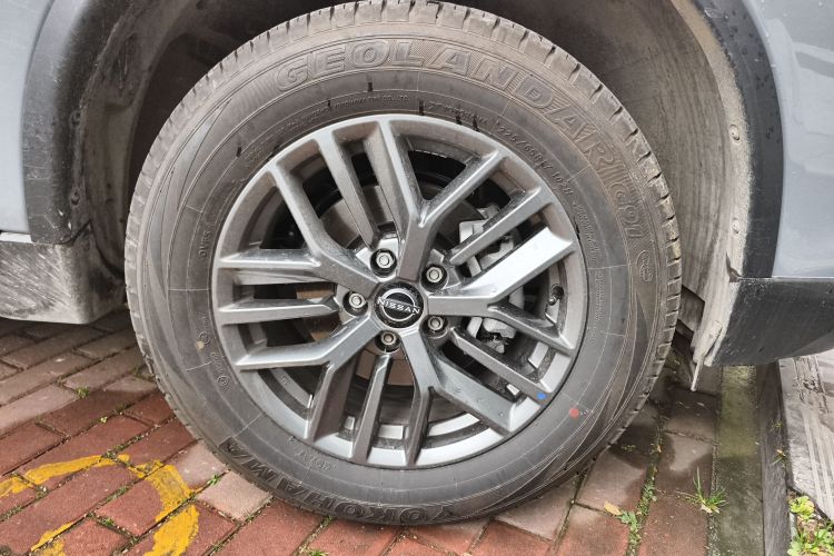 日产 奇骏 2025款 荣誉 2.0L 两驱领先版车身外观10