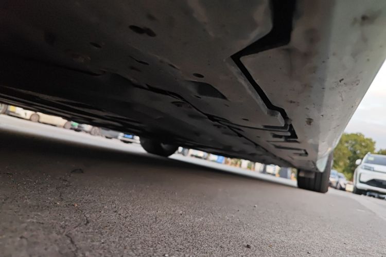 昊铂GT 2023款  710后驱超充七翼版局部细节9004