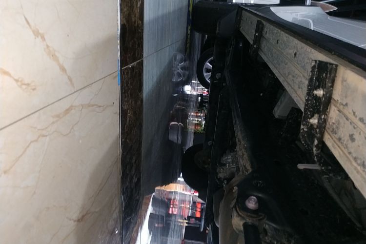 丰田 普拉多 2025款 2.4T 穿越BX版 5座机舱底盘30