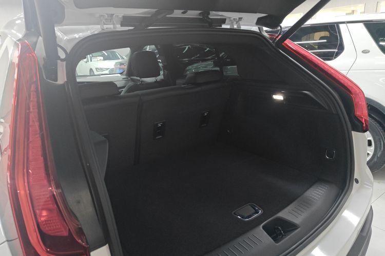 凯迪拉克XT4 2021款 28T 两驱技术型机舱底盘23