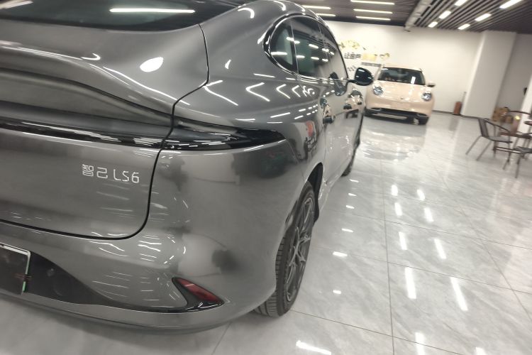 智己汽车 智己LS6 2023款 Max 标准版车身外观9