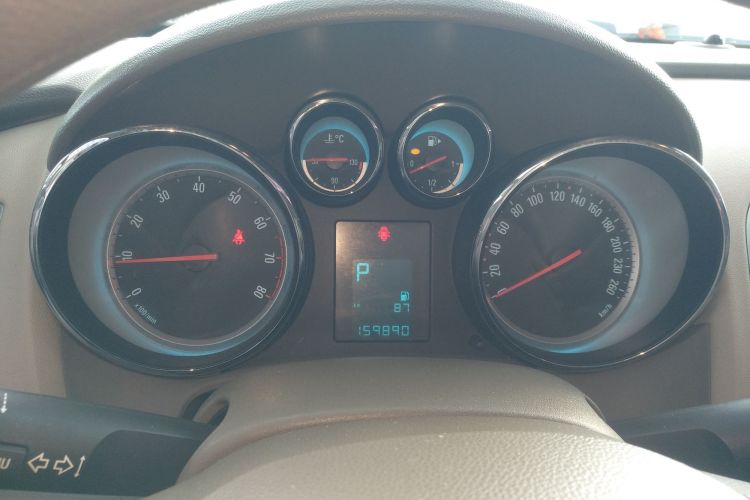 别克 英朗 2013款 GT 1.6L 自动时尚版中控内饰14