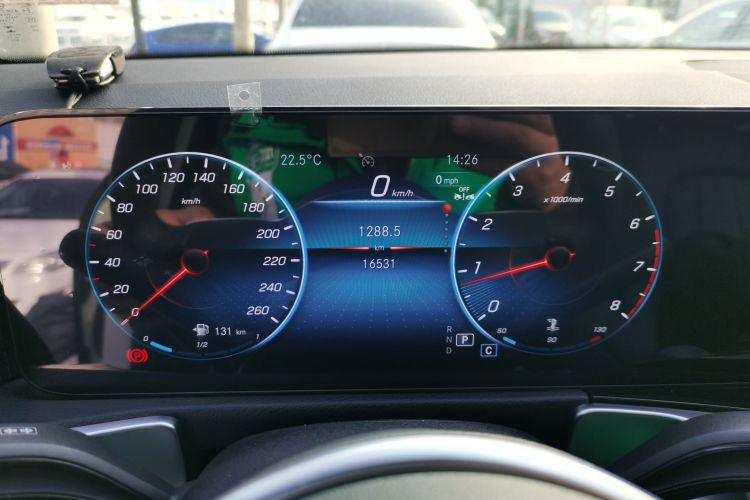 奔驰GLB 2023款 GLB 220 时尚型中控内饰14