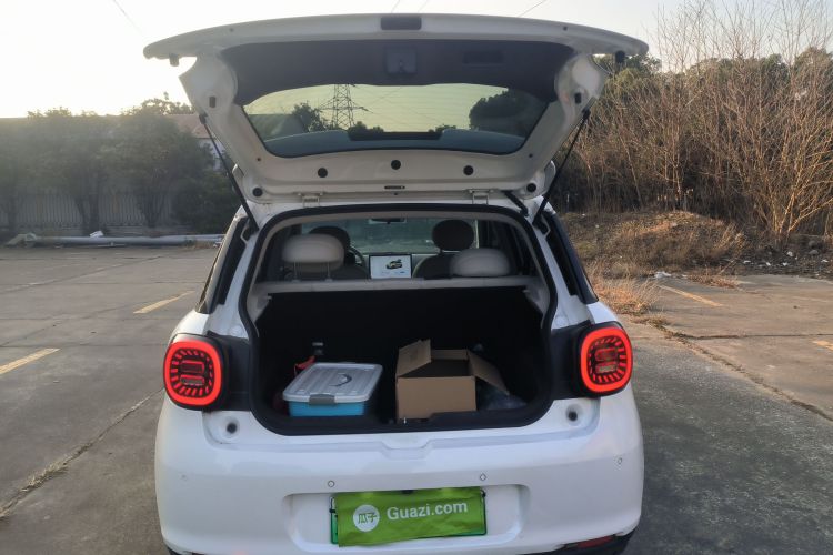 江淮钇为 钇为3 2024款 挚爱版 330km Air机舱底盘23