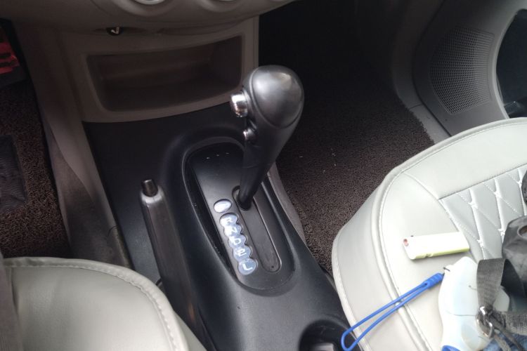 三菱 君阁 2011款 2.0L 自动挡豪华型中控内饰18