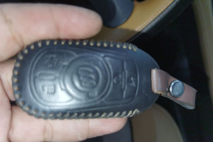 别克 君越 2016款 20T 精英型中控内饰11