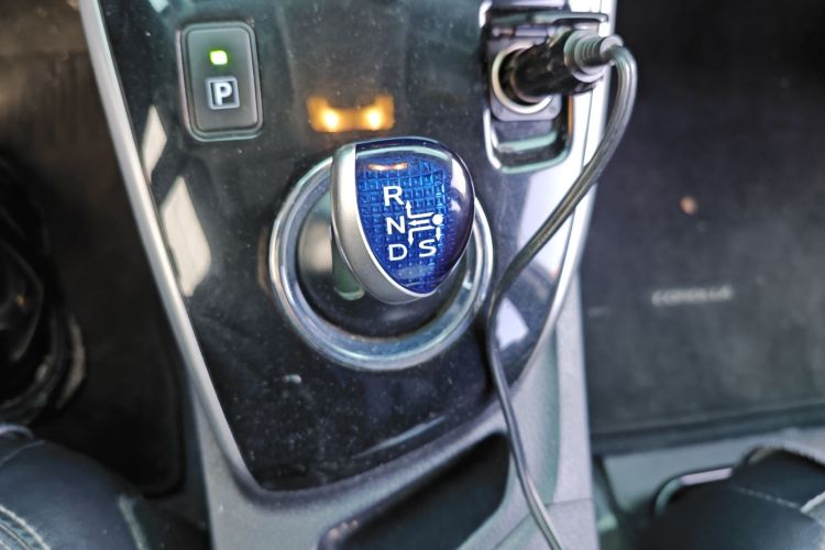 丰田 卡罗拉 2016款 双擎 1.8L E-CVT豪华版中控内饰18